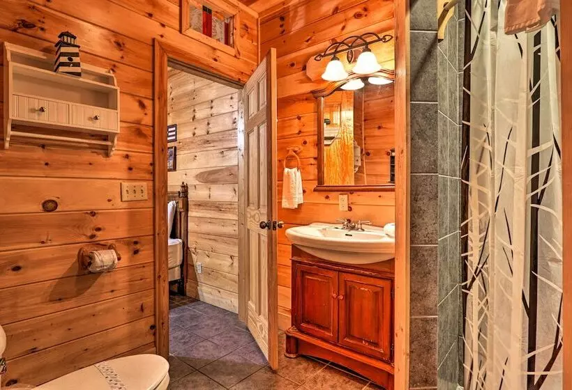 Grand Lodge W/ Hot Tub ~ 12 Mi To Gatlinburg!