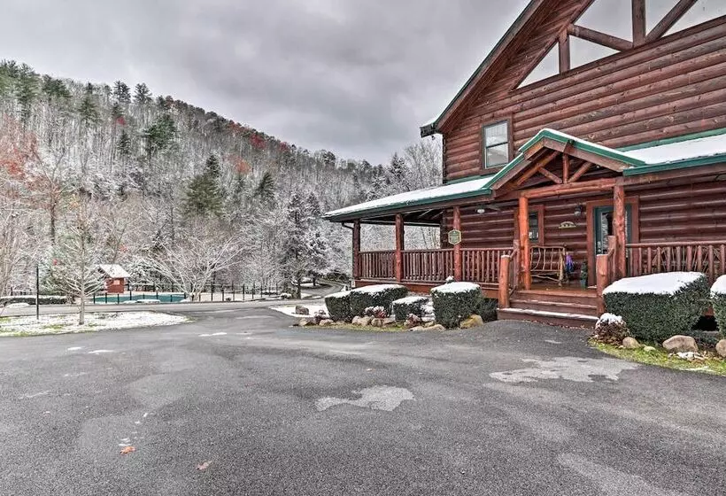 Grand Lodge W/ Hot Tub ~ 12 Mi To Gatlinburg!