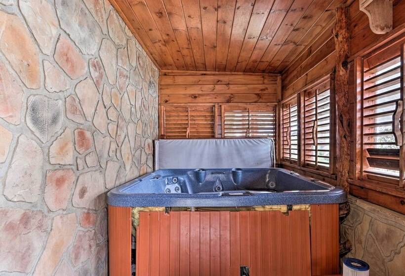 Grand Lodge W/ Hot Tub ~ 12 Mi To Gatlinburg!