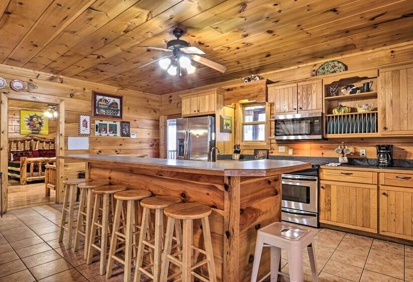 Grand Lodge W/ Hot Tub ~ 12 Mi To Gatlinburg!