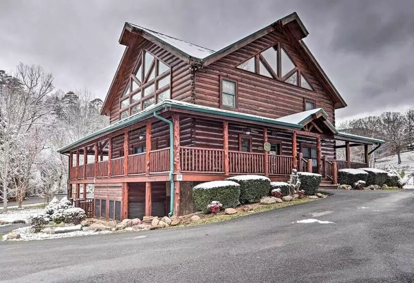Grand Lodge W/ Hot Tub ~ 12 Mi To Gatlinburg!