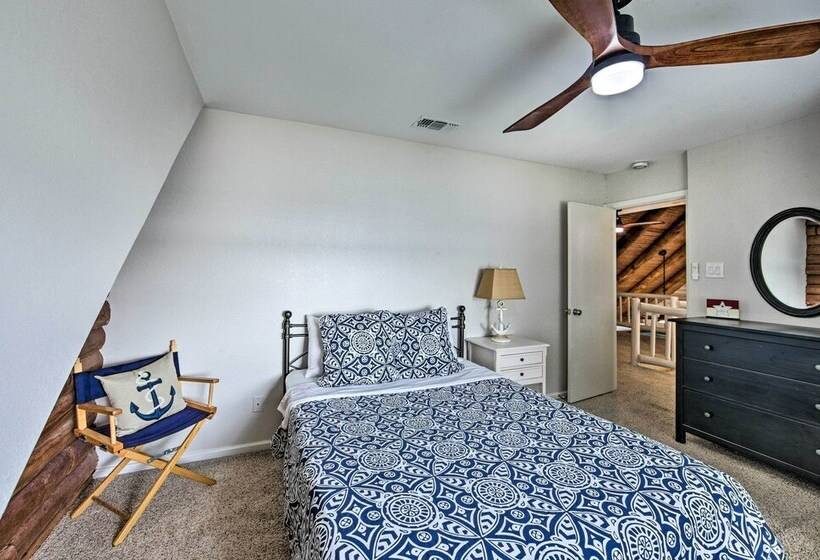 Gun Barrel City Home W/ Private Deck & Fire Pit