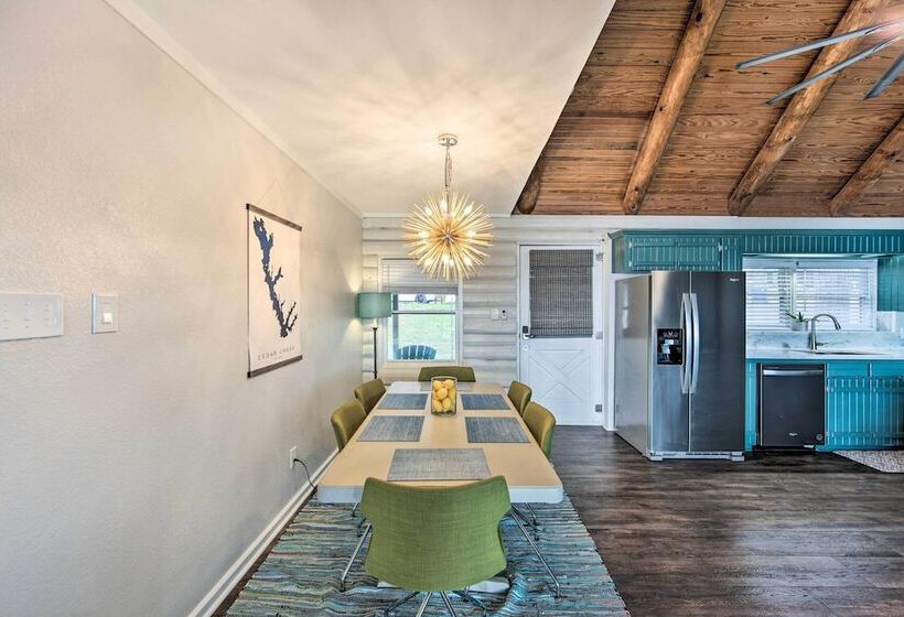 Gun Barrel City Home W/ Private Deck & Fire Pit