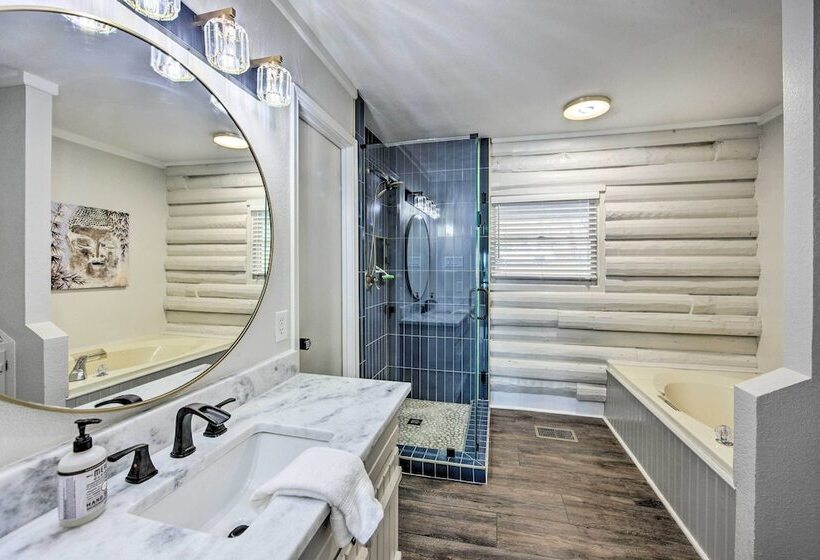 Gun Barrel City Home W/ Private Deck & Fire Pit