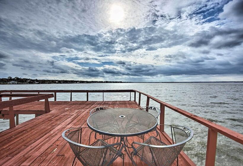 Gun Barrel City Home W/ Private Deck & Fire Pit