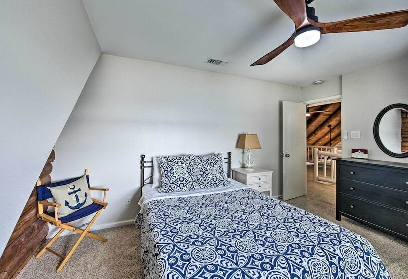 Gun Barrel City Home W/ Private Deck & Fire Pit