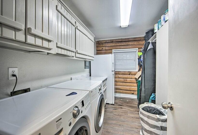 Gun Barrel City Home W/ Private Deck & Fire Pit