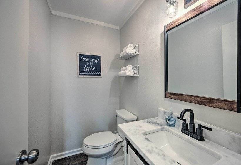 Gun Barrel City Home W/ Private Deck & Fire Pit