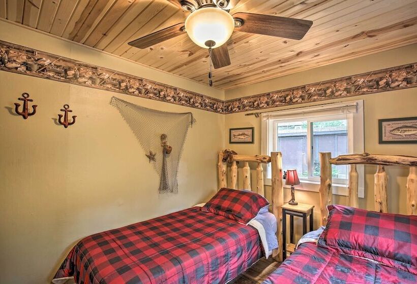 Hayward Cabin On Grindstone Lake: Bring Your Boat!