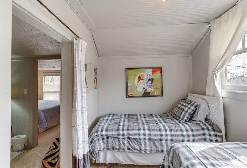 Historic  Hardy House  On Main Street W/ Fire Pit!