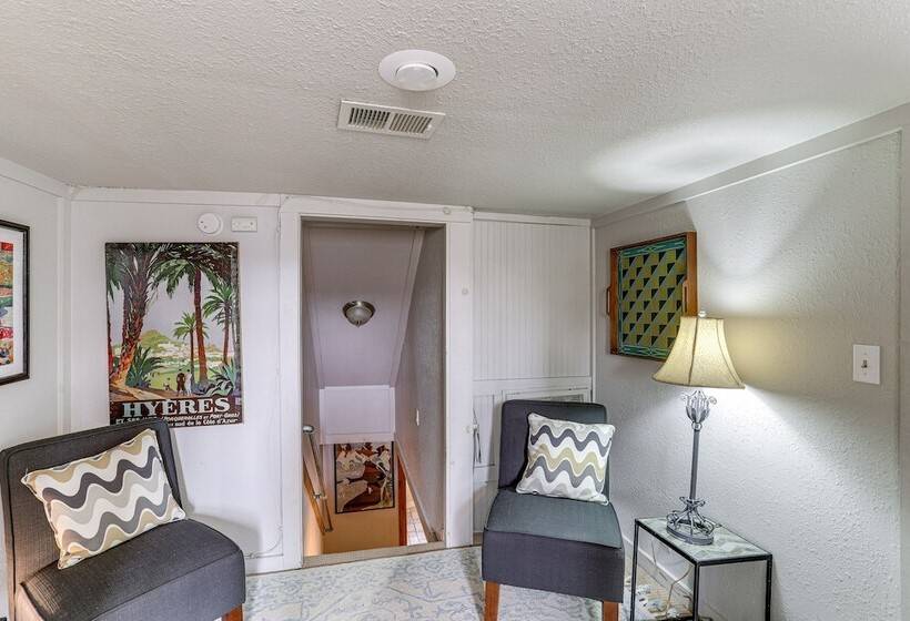 Historic Hardy House On Main Street W/ Fire Pit!