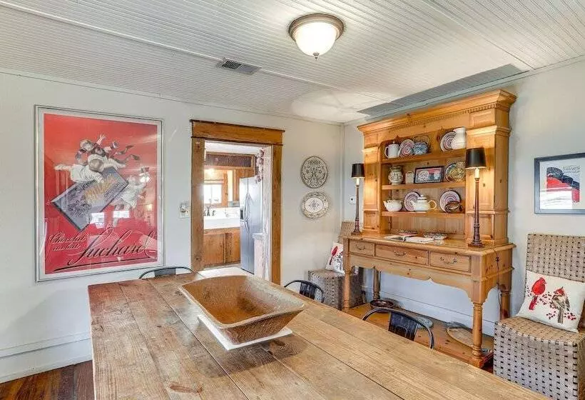 Historic  Hardy House  On Main Street W/ Fire Pit!