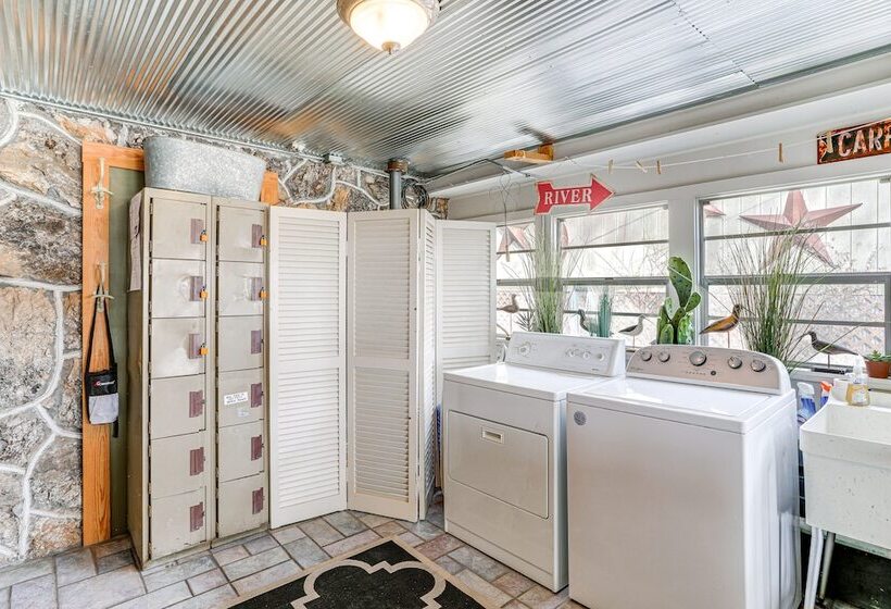 Historic Hardy House On Main Street W/ Fire Pit!