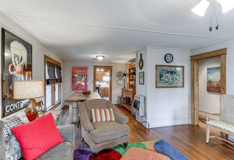 Historic Hardy House On Main Street W/ Fire Pit!