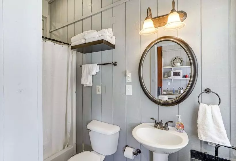 Historic  Hardy House  On Main Street W/ Fire Pit!