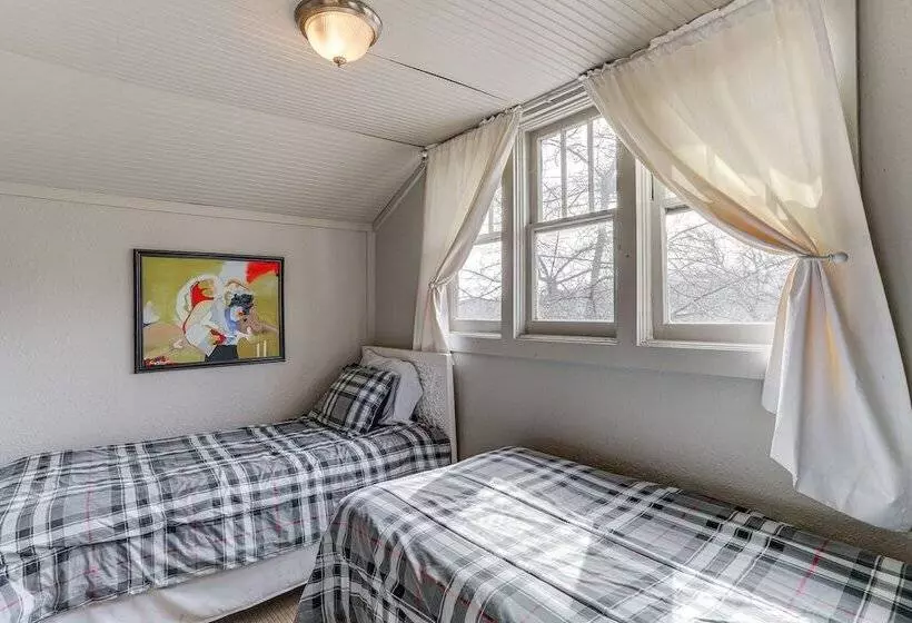 Historic  Hardy House  On Main Street W/ Fire Pit!