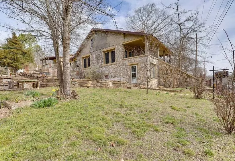 Historic  Hardy House  On Main Street W/ Fire Pit!