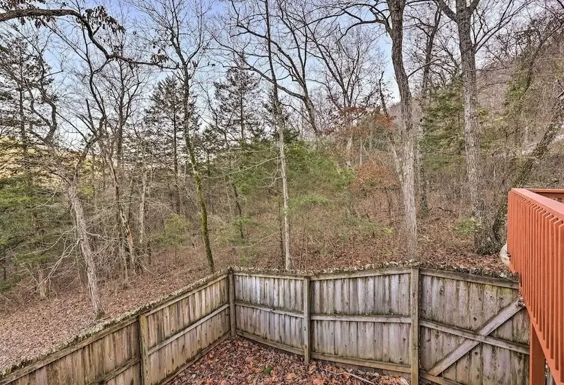 Holiday Island Home: Mountain View + Hot Tub!