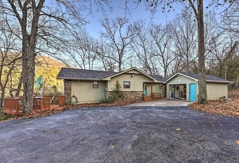 Holiday Island Home: Mountain View + Hot Tub!