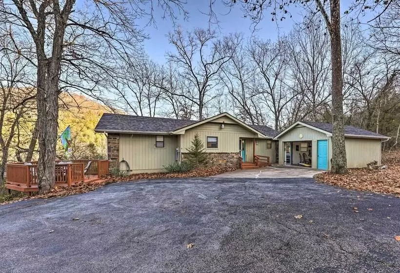 Holiday Island Home: Mountain View + Hot Tub!