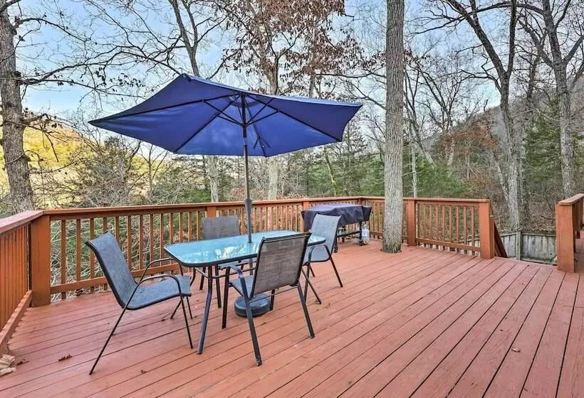 Holiday Island Home: Mountain View + Hot Tub!