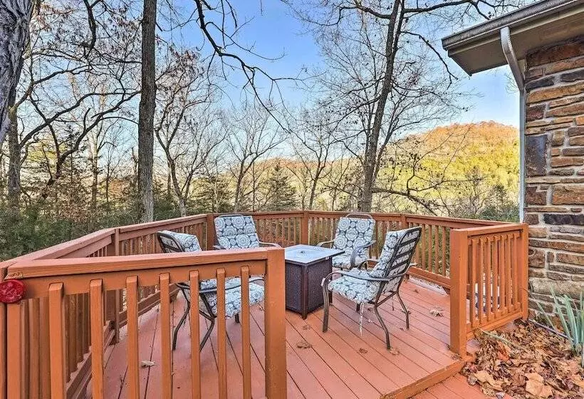 Holiday Island Home: Mountain View + Hot Tub!