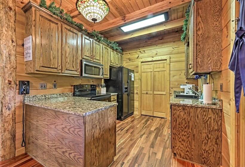 Lakefront Coalmont Cabin On 5 Acres W/ Dock!