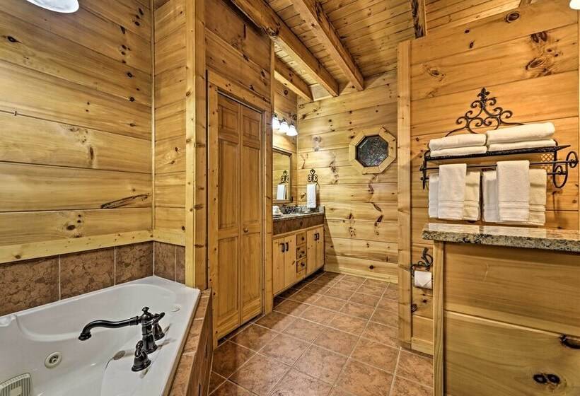 Lakefront Coalmont Cabin On 5 Acres W/ Dock!