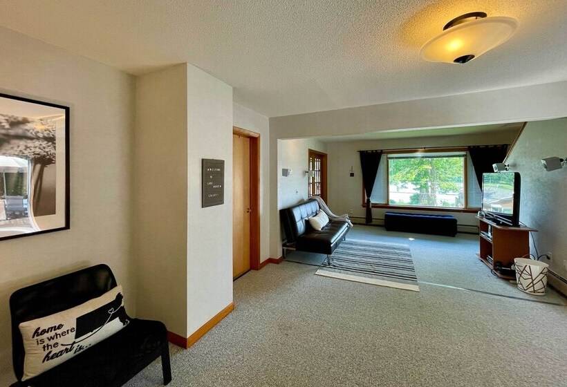 Lakeside Berkshires Home Near Hiking & Skiing!