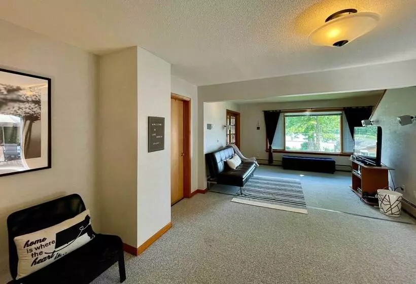 Lakeside Berkshires Home Near Hiking & Skiing!