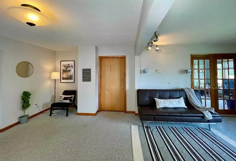 Lakeside Berkshires Home Near Hiking & Skiing!