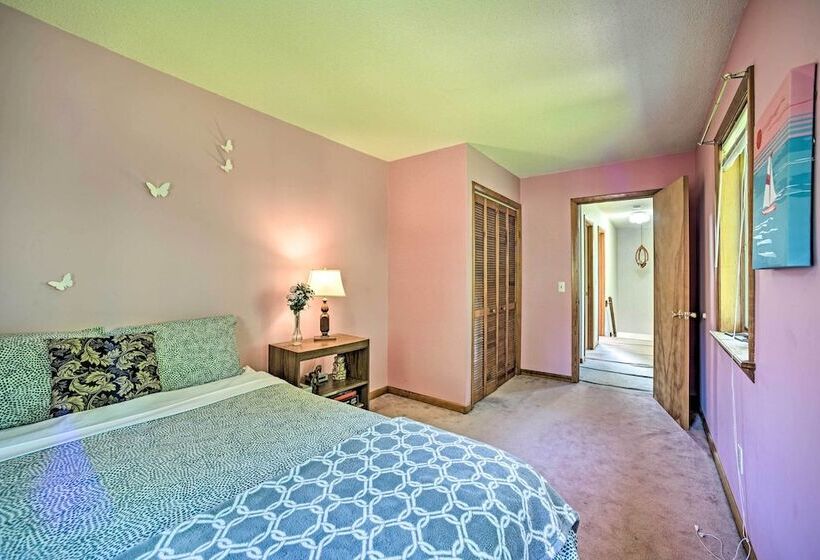 Lakeside Berkshires Home Near Hiking & Skiing!