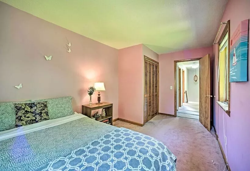 Lakeside Berkshires Home Near Hiking & Skiing!