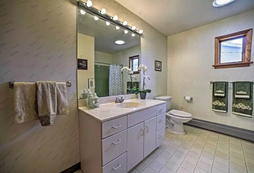 Lakeside Berkshires Home Near Hiking & Skiing!