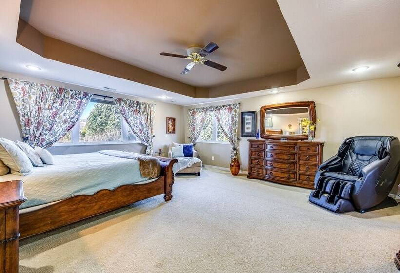 Luxe Colorado Springs Retreat W/ Game Room!