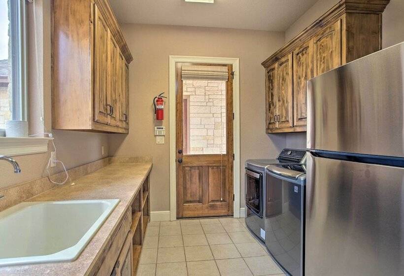 < 3 Mi To Texas Tulips: Pilot Point Home W/ Patio