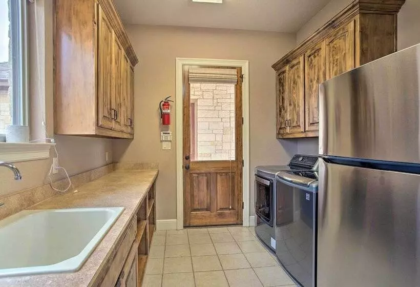 < 3 Mi To Texas Tulips: Pilot Point Home W/ Patio