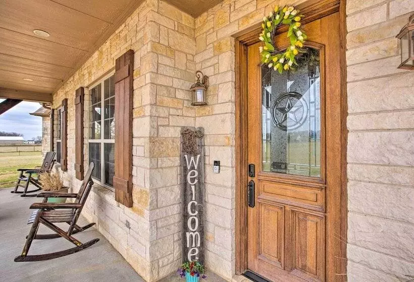 < 3 Mi To Texas Tulips: Pilot Point Home W/ Patio