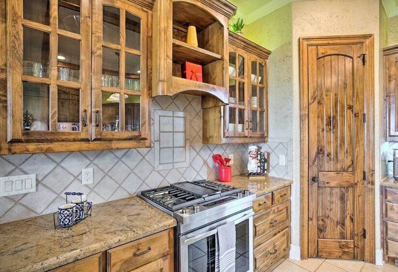 < 3 Mi To Texas Tulips: Pilot Point Home W/ Patio