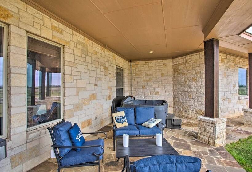 < 3 Mi To Texas Tulips: Pilot Point Home W/ Patio