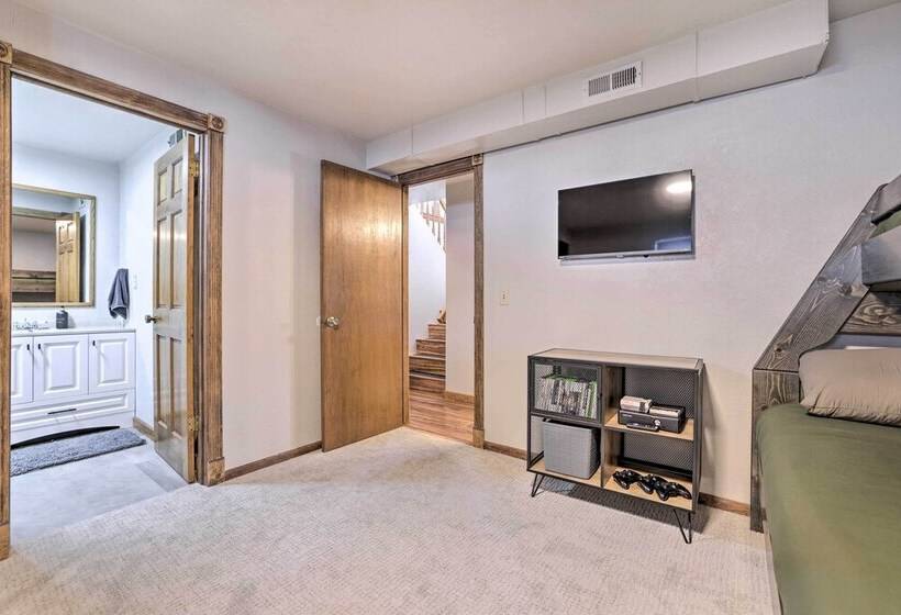 Mountain View Cedar City Home With Fire Pit!