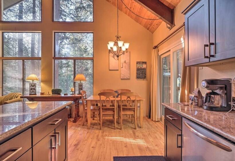 Cabin W/ Deck & Fire Pit In Blue Lake Springs!