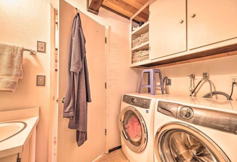 Cabin W/ Deck & Fire Pit In Blue Lake Springs!