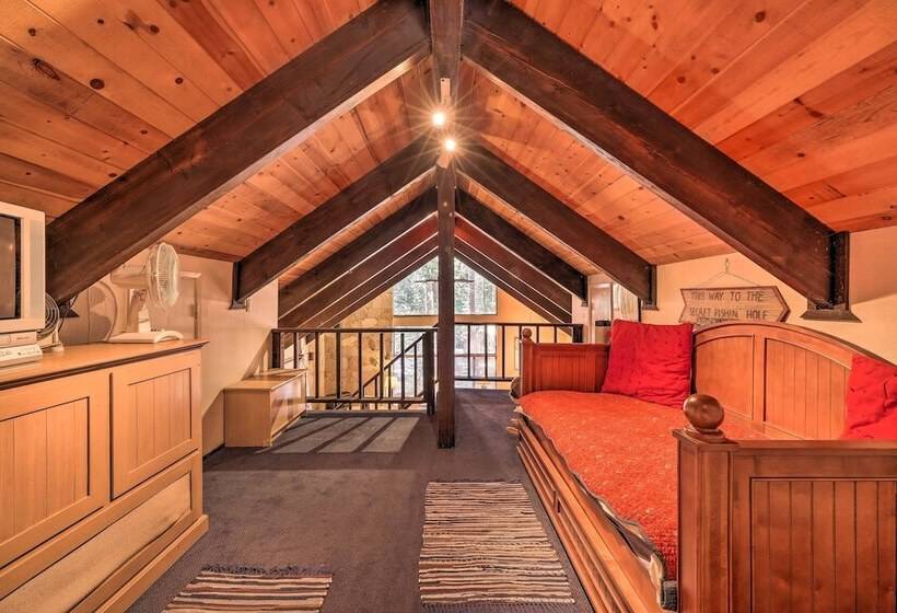 Cabin W/ Deck & Fire Pit In Blue Lake Springs!