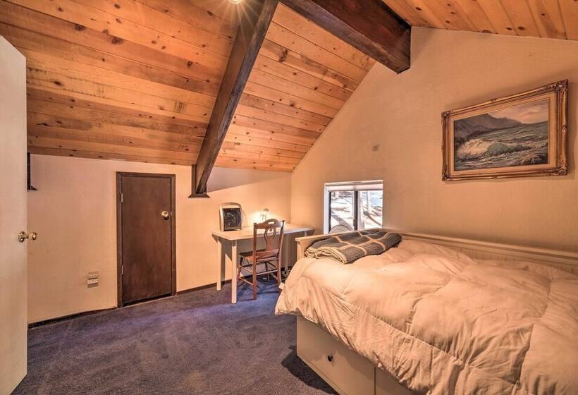 Cabin W/ Deck & Fire Pit In Blue Lake Springs!