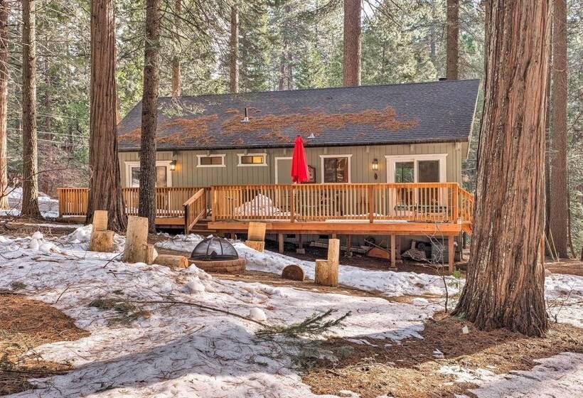 Cabin W/ Deck & Fire Pit In Blue Lake Springs!