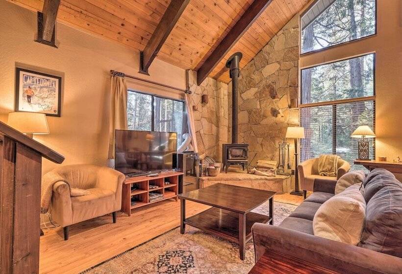 Cabin W/ Deck & Fire Pit In Blue Lake Springs!
