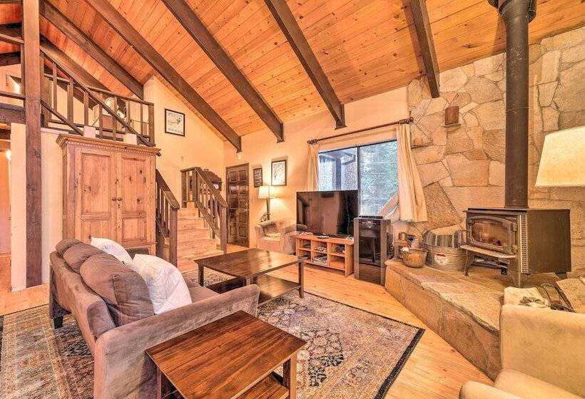 Cabin W/ Deck & Fire Pit In Blue Lake Springs!