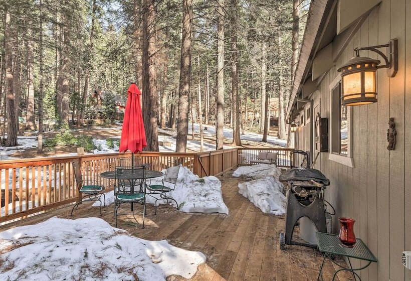 Cabin W/ Deck & Fire Pit In Blue Lake Springs!