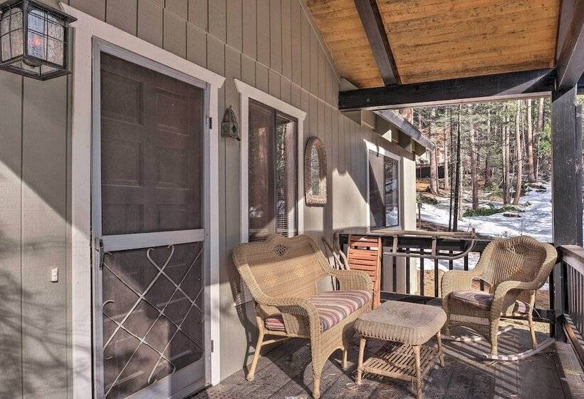 Cabin W/ Deck & Fire Pit In Blue Lake Springs!
